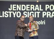 Kapolri Raih Penghargaan Extraordinary Dedication of Patriotism