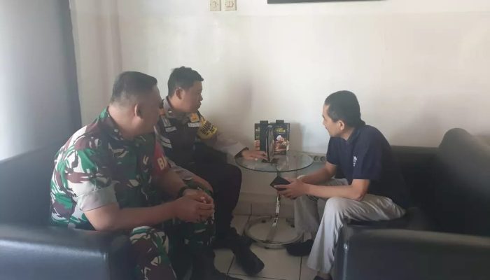 Sinergitas TNI-POLRI Binluh warga di wilayah Kel. Bapeng Kec. Cinambo kota Bandung