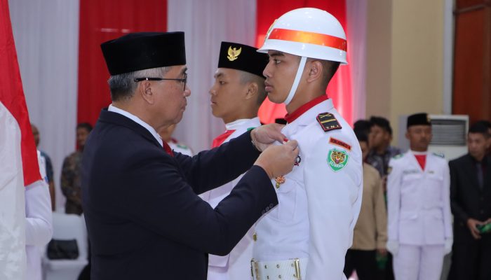 Pj. Walikota Cimahi Kukuhkan Paskibra Kita Cimahi Tahun 2024