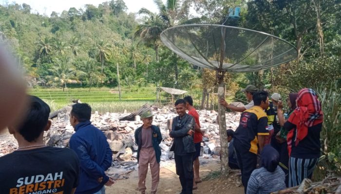 Kebakaran Hanguskan Dua Rumah Panggung di Cisompet