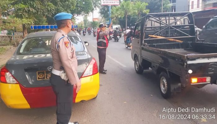 Berikan Pelayanan Kepada Masyarakat, Personil Polsek Bojongloa Kaler Laksanakan Kegiatan pemantauan situasi lalulintas