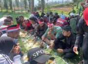 Sangat Unik, Bacawabup Ali Syakieb Rayakan HUT RI ke- 79 Bersama Petani di Kebun Pinggir Sawah