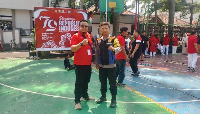 Bhabinkamtibmas kelurahan Margasari melaksanakan kegiatan monitoring kegiatan 17 agustusan di wilayah hukum Polsek Buah Batu