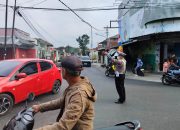 Anggota Polsek Gedebage masih hadir di lapangan utuk melakukan pelayanan