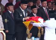 Hut Kemerdekaan RI Ke – 79, Wakapolda Jabar Hadiri Penurunan Bendera
