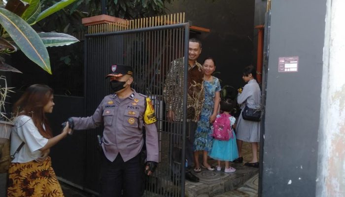 Personil Polsek Antapani Lakukan Pengamanan Di Gereja Pergerakan Kristus