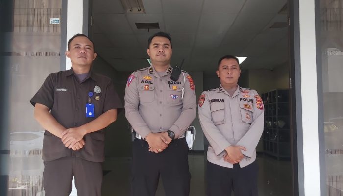 Pantau Kamtibmas di Kewilayahan, Polsek Sukajadi dan TNI Sambang Dialogis Kepada Petugas Security Setra Sari Mall