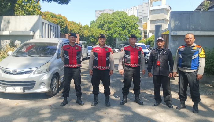 Kapolsek Cicendo Polrestabes Bandung Pimpinan Jajarannya Monitoring Kebaktian di Gereja Gereja