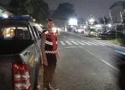 Cipta Kondusifitas QR Polsek Sukasari Lakukan Giat Yanmas Malam Bandung Lautan Biru.