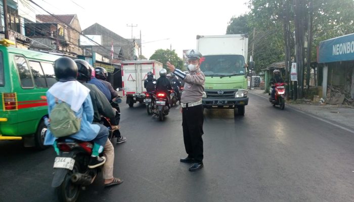 Pelayanan Pagi Hari, Personil Unit Lantas Polsek Babakan Ciparay Laksanakan