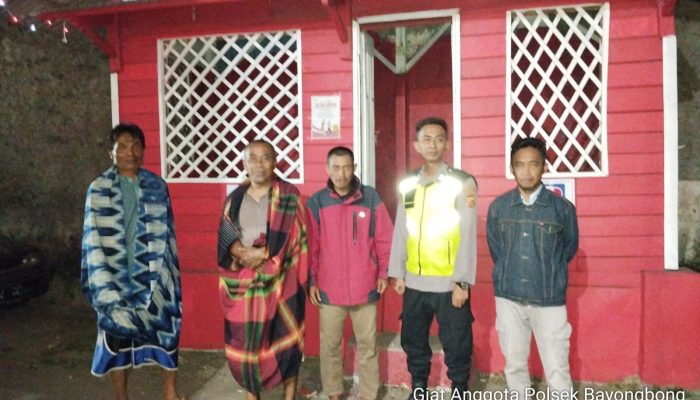 Patroli Malam Polsek Bayongbong Sambangi Pos Ronda