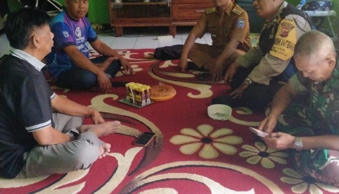 Tiga Pilar (Lurah, BKTM, Babinsa) lakukan sambang dan silaturahmi dengan tokoh masyarakat