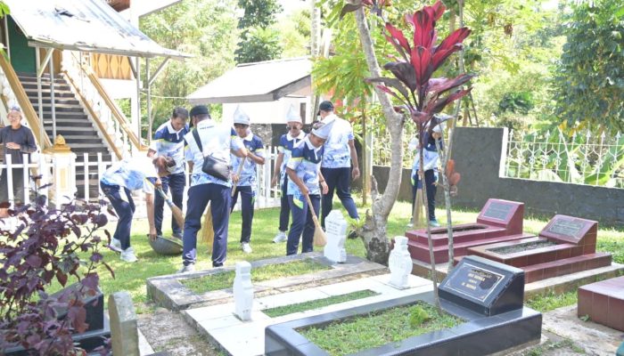 Dipimpin Komandan Kontingen, Atlet Jabar Ziarah ke Makam Cut Nyak Dien