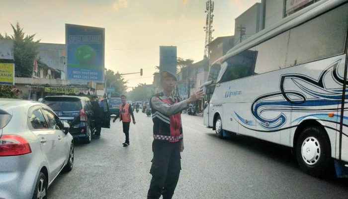 Pelayanan Masyarakat Sore hari, Jajaran Unit Samapta Polsek Regol Cegah Kemacetan