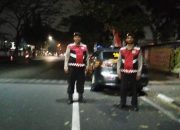 Jaga Kamtibmas Malam Hari Unit Patroli QR 18.4.C Polsek Cicendo Polrestabes Bandung Laksanakan Blue Light Patrol