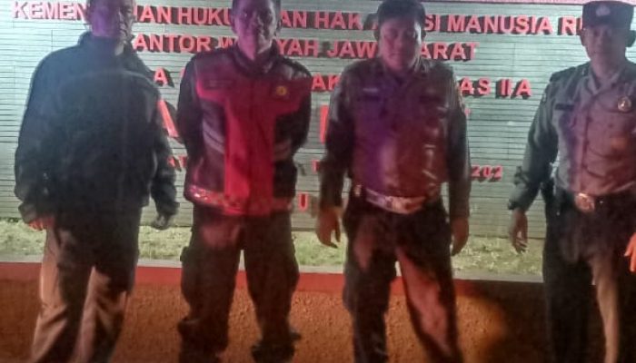 Patroli dan Pemantauan Malam Hari Oleh Personel Polsek Bojongloa kidul Untuk Mencegah Terjadinya Gangguan Kamtibmas dan Kejahatan Malam Lainnya