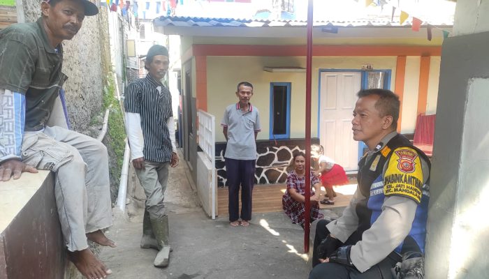 Bhabinkamtibmas Polsek Antapani Laksanakan Sambang Kepada Warga RW 13