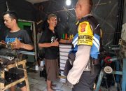 Berikan Pesan Kamtibmas, Bhabinkamtibmas Polsek Antapani Sambangi Warga RW 22