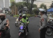 Jajaran Unit Lalulintas Polsek Sukasari Lakukan Giat Pengaturan Arus Lalulintas Sore Hari
