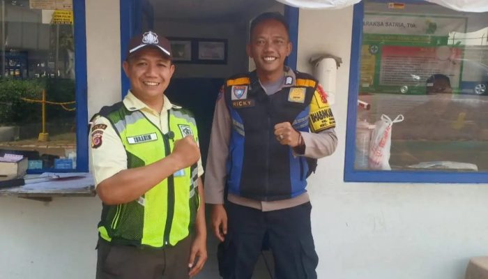 BhabinKamtibmas Kelurahan Sekejati Polsek Buah Batu kegiatan Sambang Bimkamsa