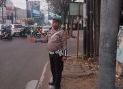 Pelayanan Masyarakat Unit Lantas Polsek Cicendo Polrestabes Bandung Laksanakan Pengaturan lalu lintas di Pos Rajiman