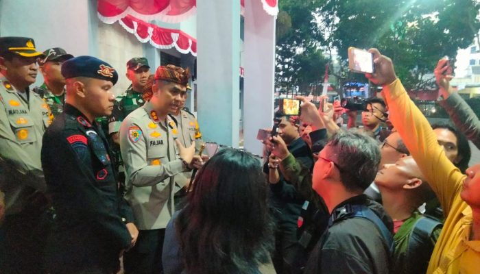 Polres Garut Bersama Personil Gabungan Pengamanan Aksi Unjuk Rasa Revisi Undang – Undang Pilkada