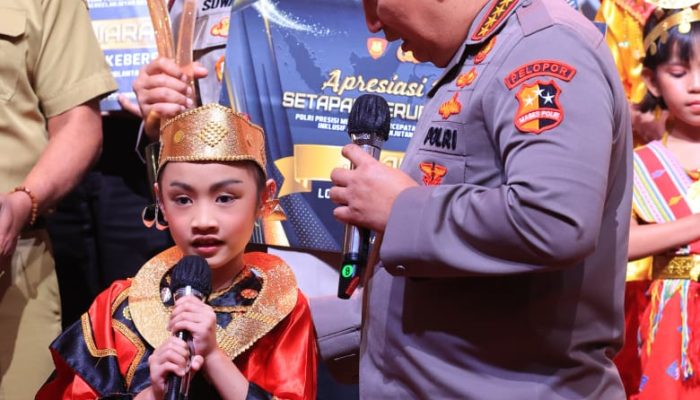 Kapolri dan Ketua Bhayangkari Sapa Dua Anak Pemenang Lomba Setapak Perubahan