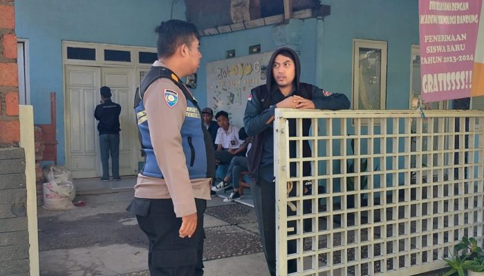 Bhabinkamtibmas ciswet Kec.Cinambo Kota Bandung melaksanakan giat DDS/Sambang menyampaikan Binluh Harkamtibmas