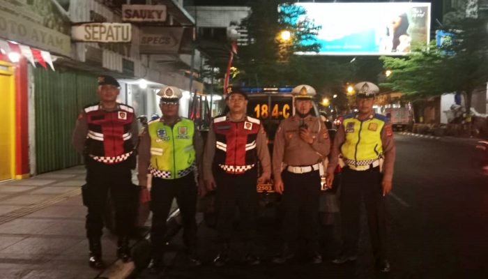 Kapolsek Astanaanyar Pimpin KRYD Patroli, Antisipasi Kriminalitas Malam Akhir Pekan
