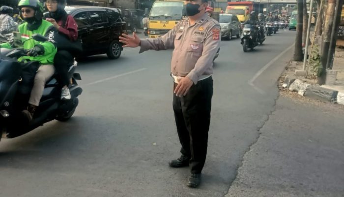 Antisipasi kemacetan Polsek Bojongloa kidul pergelaran rawan sore