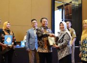 Disdukcapil Kota Cimahi Terima Dua Penghargaan di Ajang Adminduk Prima Provinsi Jawa Barat 2024