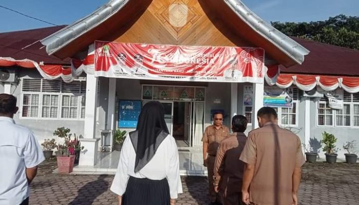 Yuhendri Eka Suprianto, S.Si.MM.,Sekretaris Camat Batang Gasan Padang Pariaman Pimpin Apel Pagi