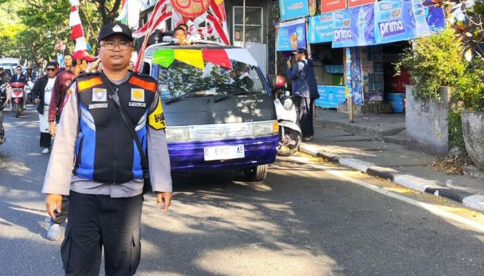 Bhabinkamtibmas Polsek Sukajadi Polrestabes Bandung Mengikuti Kegiatan Carnaval Dalam Rangka BBGRM ( Bulan Bakti Gotong Royong Masyarakat ) Ke XXI Tahun 2024