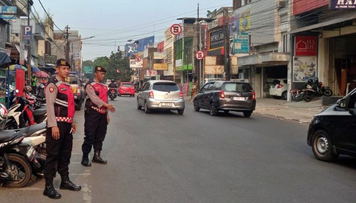 Personil Unit Samapta Polsek Astanaanyar Laskanakan Gatur Lalulintas Sore