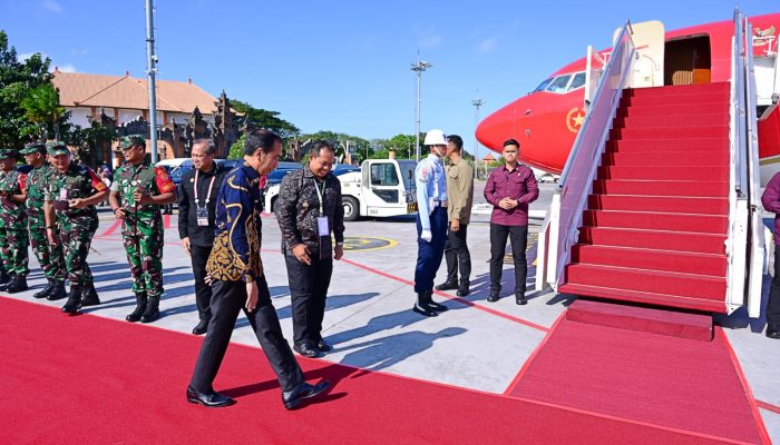 PANGLIMA TNI LEPAS KEBERANGKATAN PRESIDEN RI KEMBALI KE JAKARTA