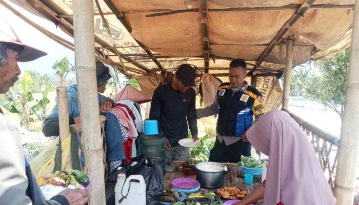 Polsek Leles Gelar Kegiatan NGASO Bersama Warga