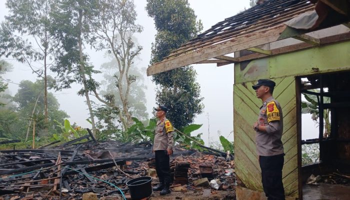 Kebakaran Hebat di Talegong Tiga Unit Rumah Sekaligus