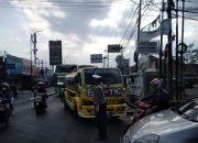 Personil Lantas Polsek Ujungberung Lakukan Giat Pengaturan Arus Lalulintas sore Hari