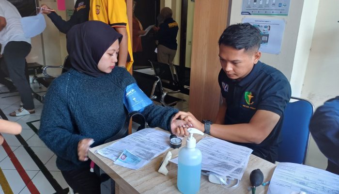 Sidokkes Polres Garut Laksanakan Jumat Berkah Berbagi Dan Screening Kesehatan