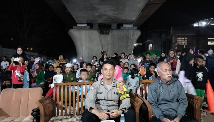 dalam rangka memeriahkan HUT RI ke 79,Bhabinkamtibmas Polsek Bandung Kidul Melaksanakan Monitoring pentas Seni dan Budaya