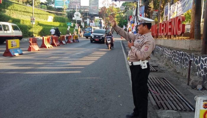 Unit Lalu Lintas Polsek Cidadap Gelar Yanmas Sore Week End Antisipasi Rawan Kamseltibcar Lantas