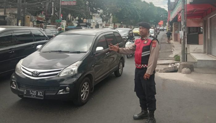 Personel Unit Patroli Samapta Polsek Cidadap Antisipasi Rawan Sore Week End Gelar Pengaturan Arus Lalin