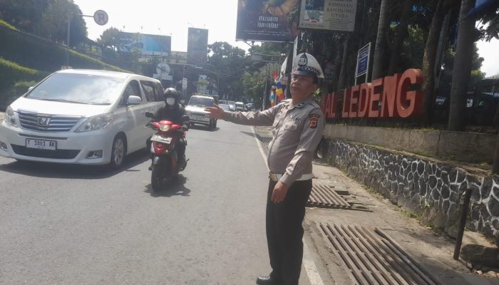 Unit Lalu Lintas Polsek Cidadap Gelar Yanmas Siang Week End Antisipasi Rawan Kamseltibcar Lantas