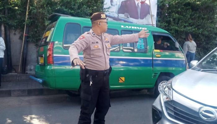 Personel Unit Patroli Samapta Polsek Cidadap Antisipasi Rawan Pagi Week End Gelar Pengaturan Arus Lalin