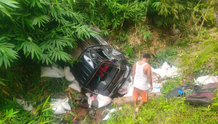 Kecelakaan Lalu Lintas Tunggal Kendaraan Terperosok Ke Jurang