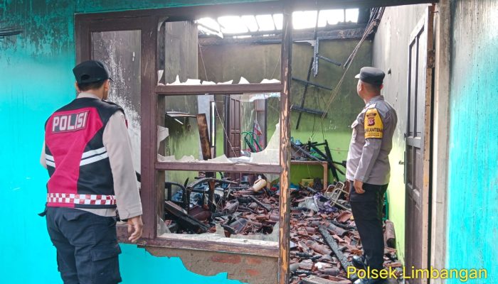 Polsek Limbangan Cek TKP Kebakaran Rumah Di Perum Kondang Regency