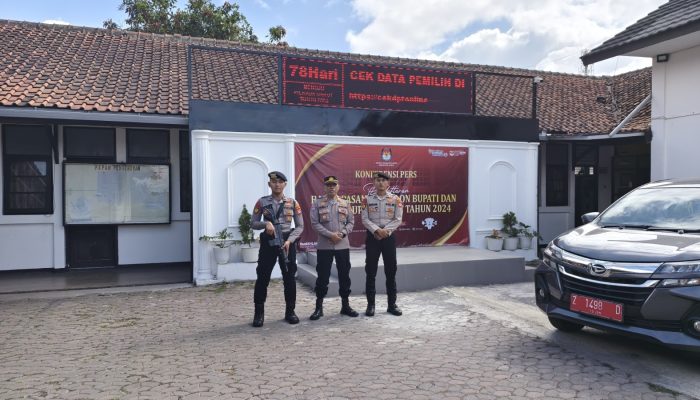 Polres Garut Tingkatkan Patroli Di Kantor KPU Dan Bawaslu