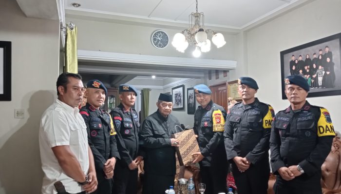 Komandan Batalyon D Pelopor Sat Brimob Polda Jabar Silaturahmi ke Ponpes Cipasung dan Suryalaya Tasikmalaya