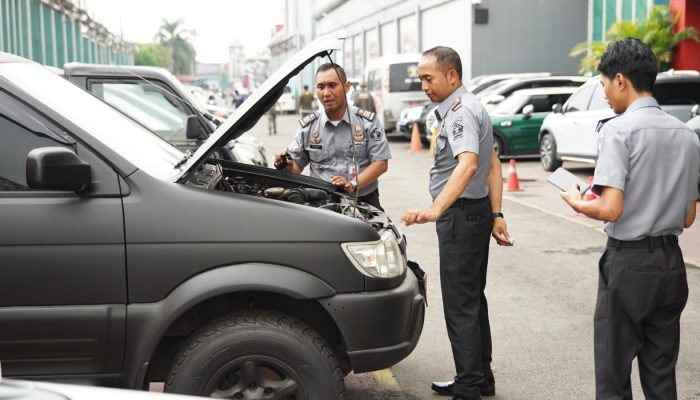 MEWUJUDKAN ZONA BAHAGIA, RUTAN KELAS I CIPINANG LAKUKAN PEMERIKSAAN KENDARAAN DINAS 