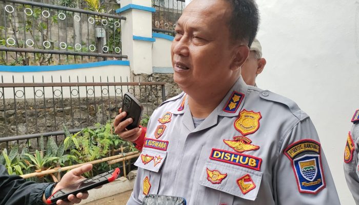 Dishub dan Polrestabes Bandung Tangkap Tiga “Pak Ogah” yang Pura-pura Terlindas